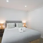 Apartment 100 - Point Break 12 Peniche